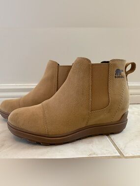 Sorel Women's Evie II Chelsea Boots (Caribou Buff, Gum)
